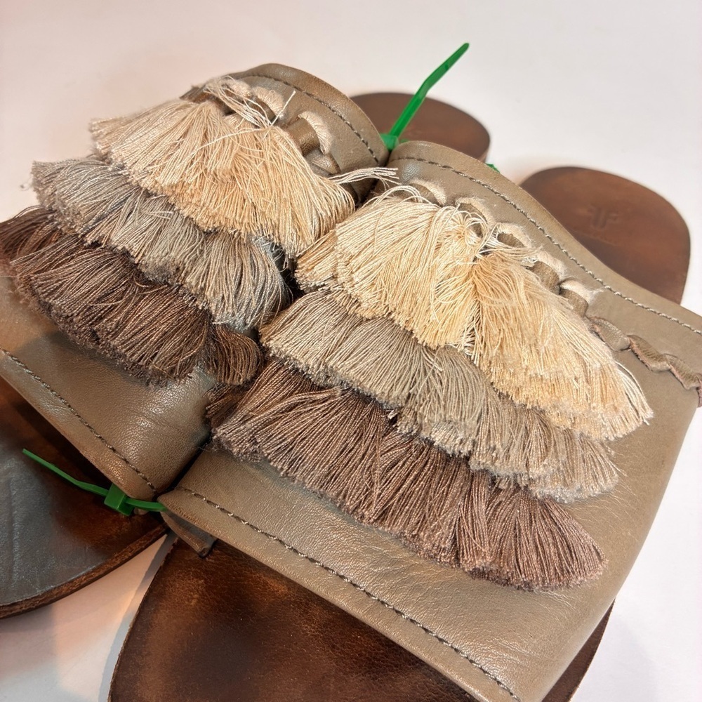 Frye | Riley Tassel Slide Sandals - Picture 3 of 6